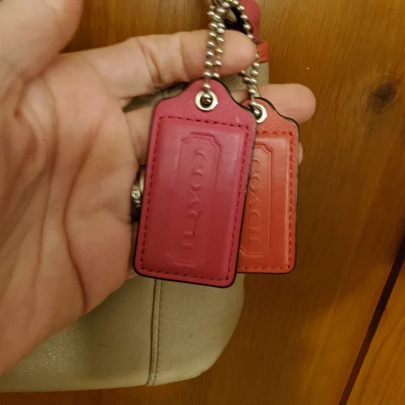 Coach Daisy Spectator Purse GUC - Picture 11 of 16